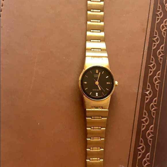 COPY - Woman citizen watch main image 5